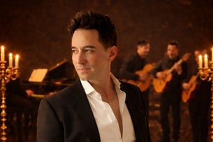 Ricardo Caballero "A la Luz de un Bolero"