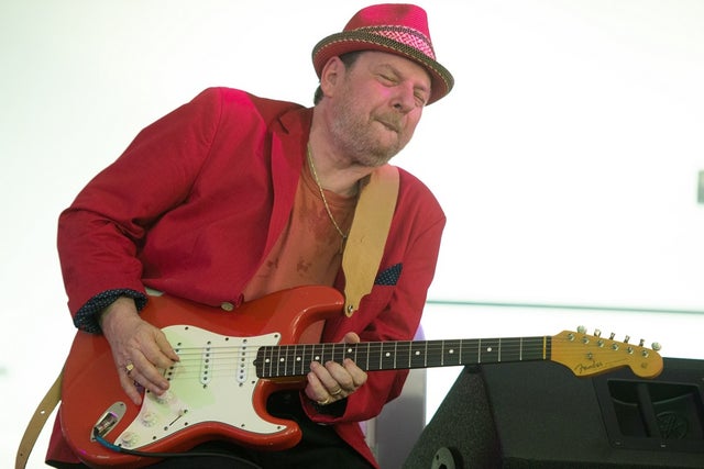 thumbnail image 2 of Ronnie Earl & The Broadcasters - Beyond The Blue Door 2 of 13