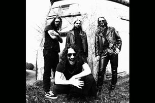 Hole in the sky (F) + Bombtracks (F)