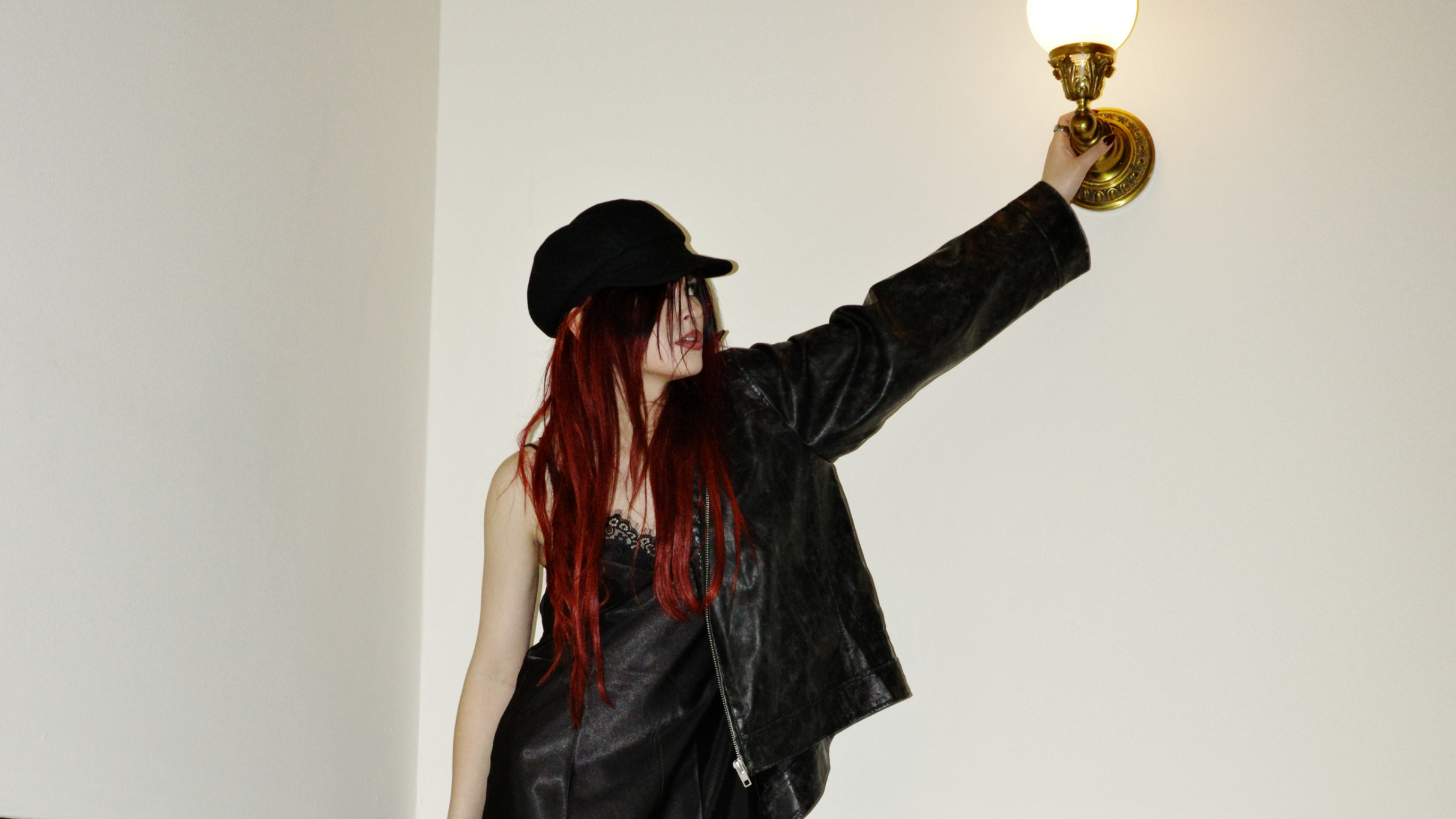 Umru performing at Underscores