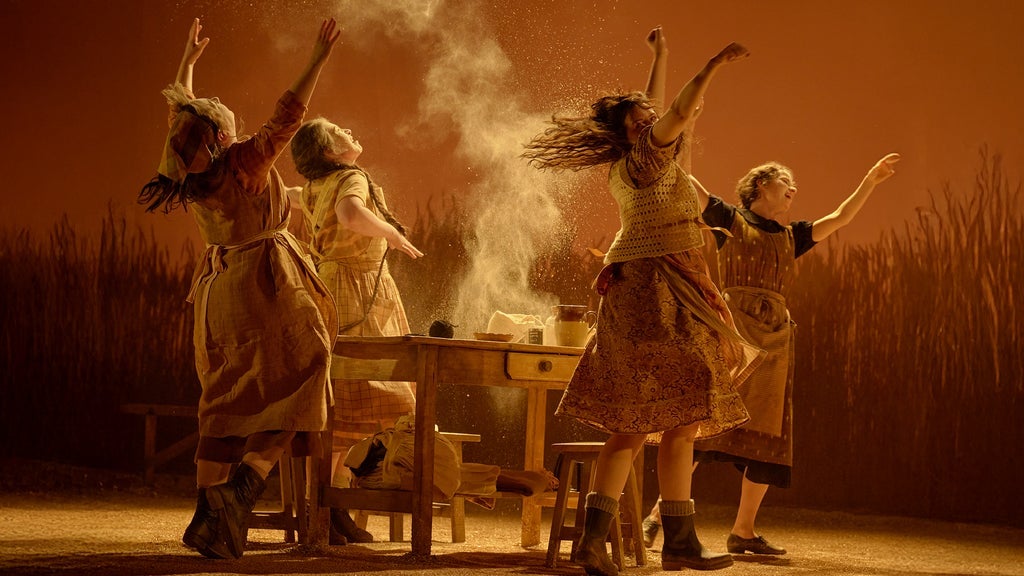 Hotels near Dancing At Lughnasa Events