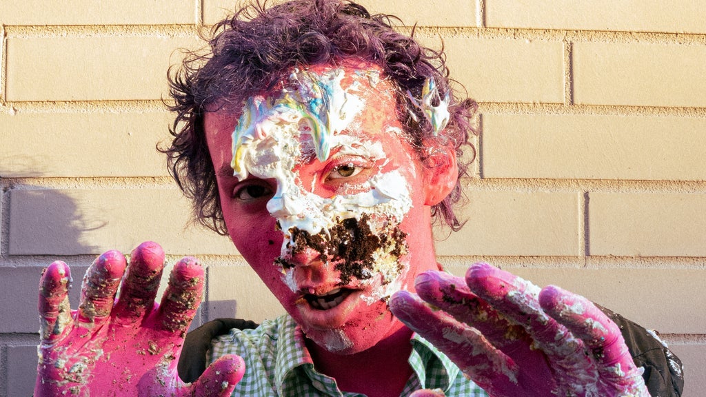 Perry Maysun : A Very Pathetic Tour