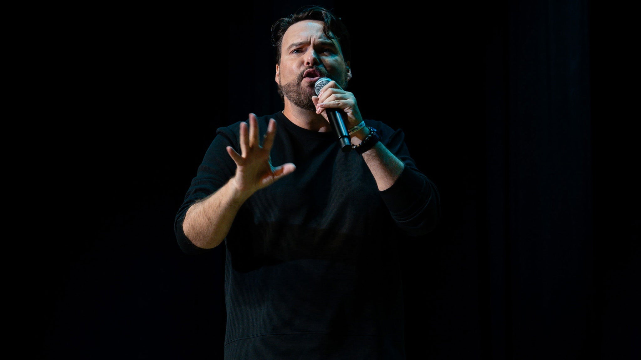 George Harris presents "El Pueblo de Uno"