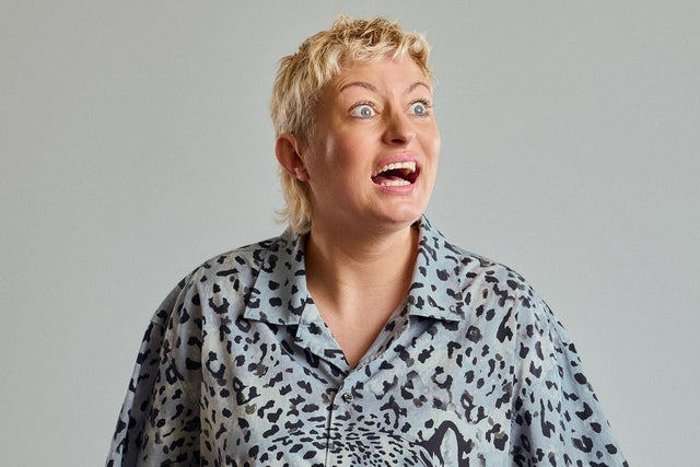 Harriet Dyer: Easily Distra...