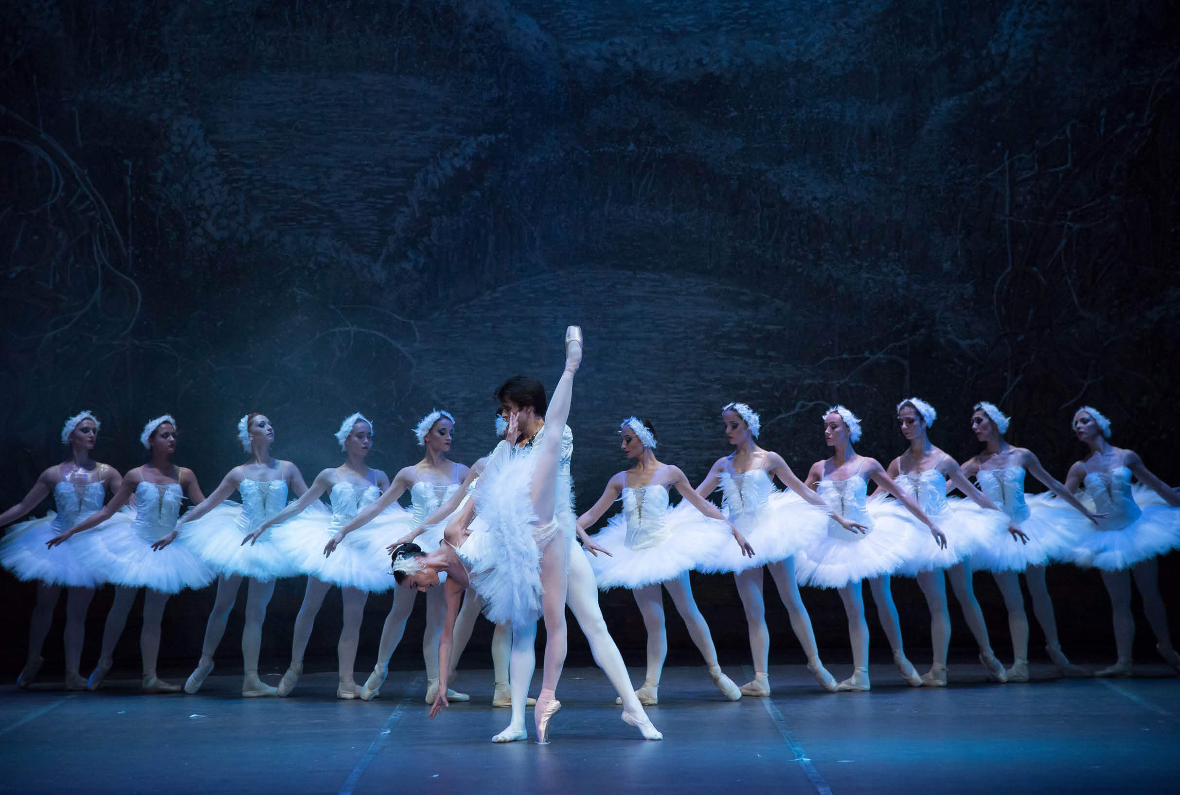 SWAN LAKE DE MATTHEW BOURNE