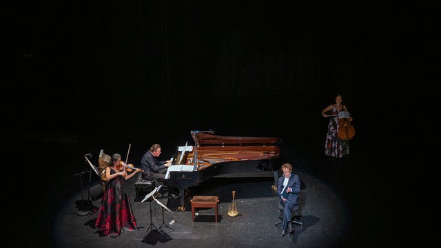 Iscenesat Festival: En Digters Bazar