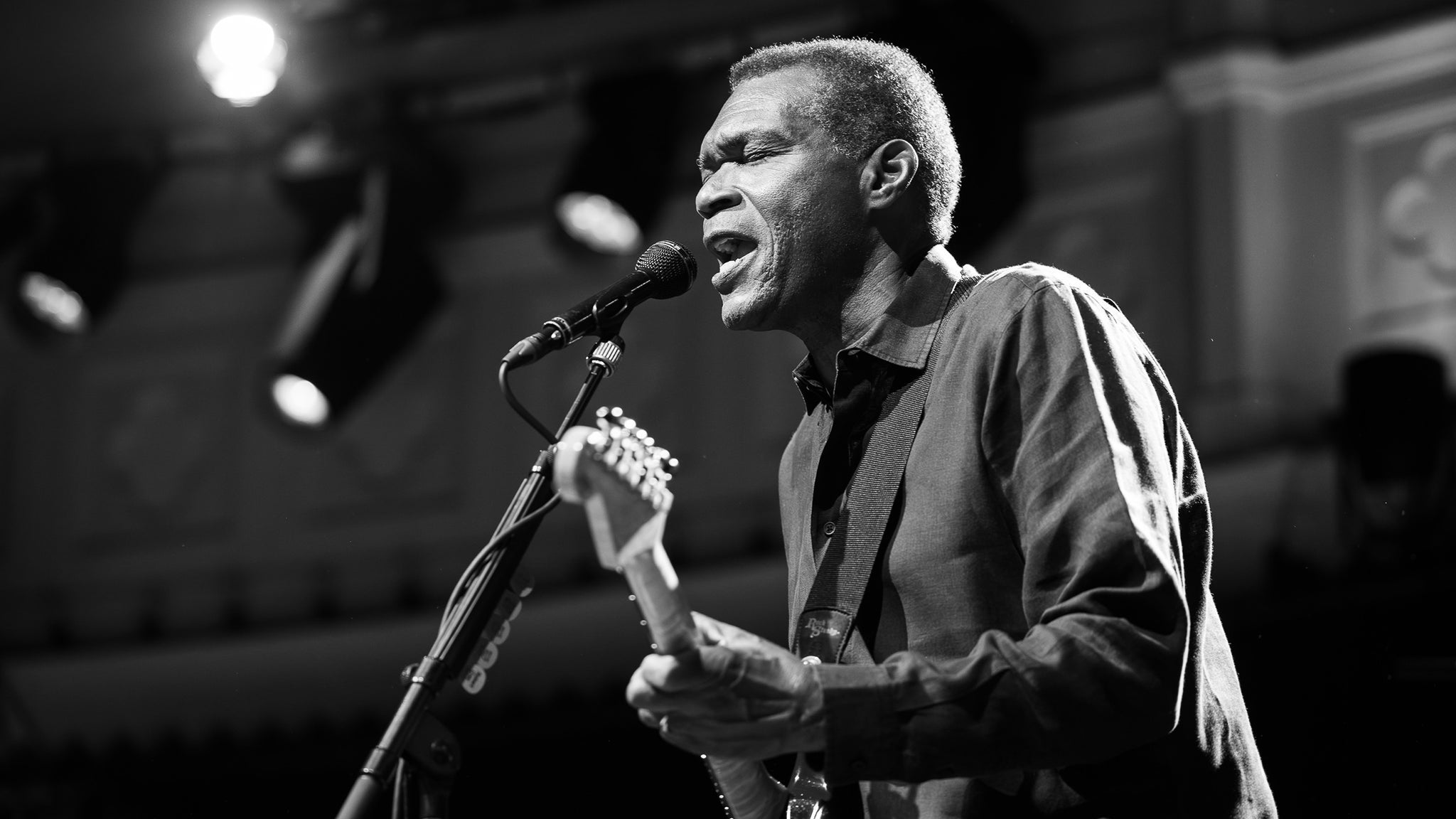 The Robert Cray Band - All Amped Up Tour