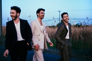 JONAS BROTHERS - JONAS20: LIVING THE DREAM TOUR