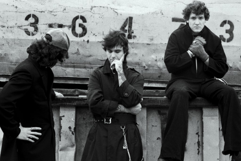 Quarters w/ Porch Light