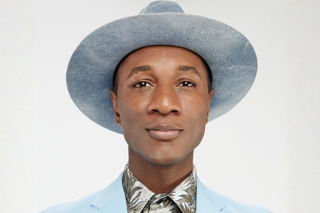 Night at The Barracks - Aloe Blacc
