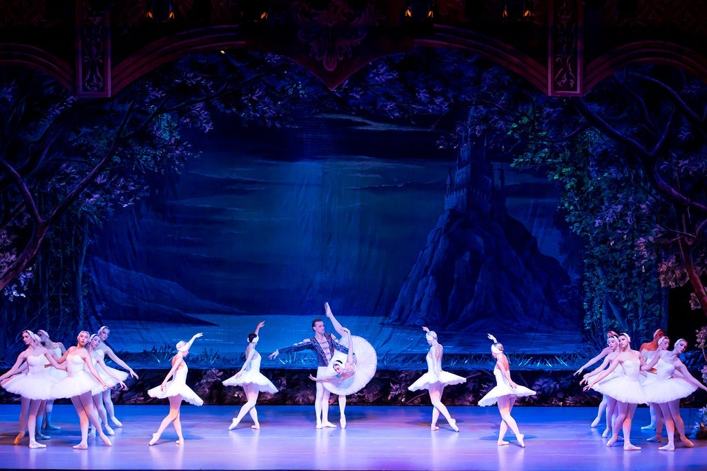 The International Ballet Company Berlin opfører Svanesøen