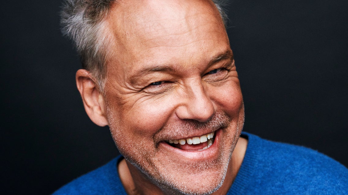 Henrik Schyffert - Stor humor på stor scen