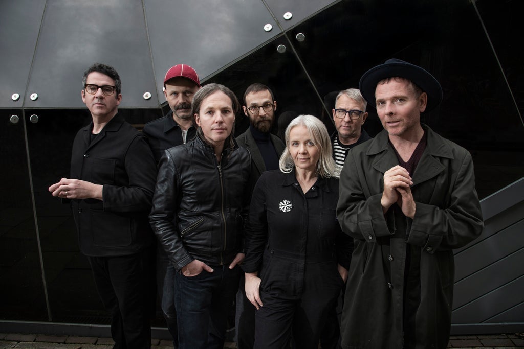 Belle & Sebastian - Performing Tigermilk + Favourites