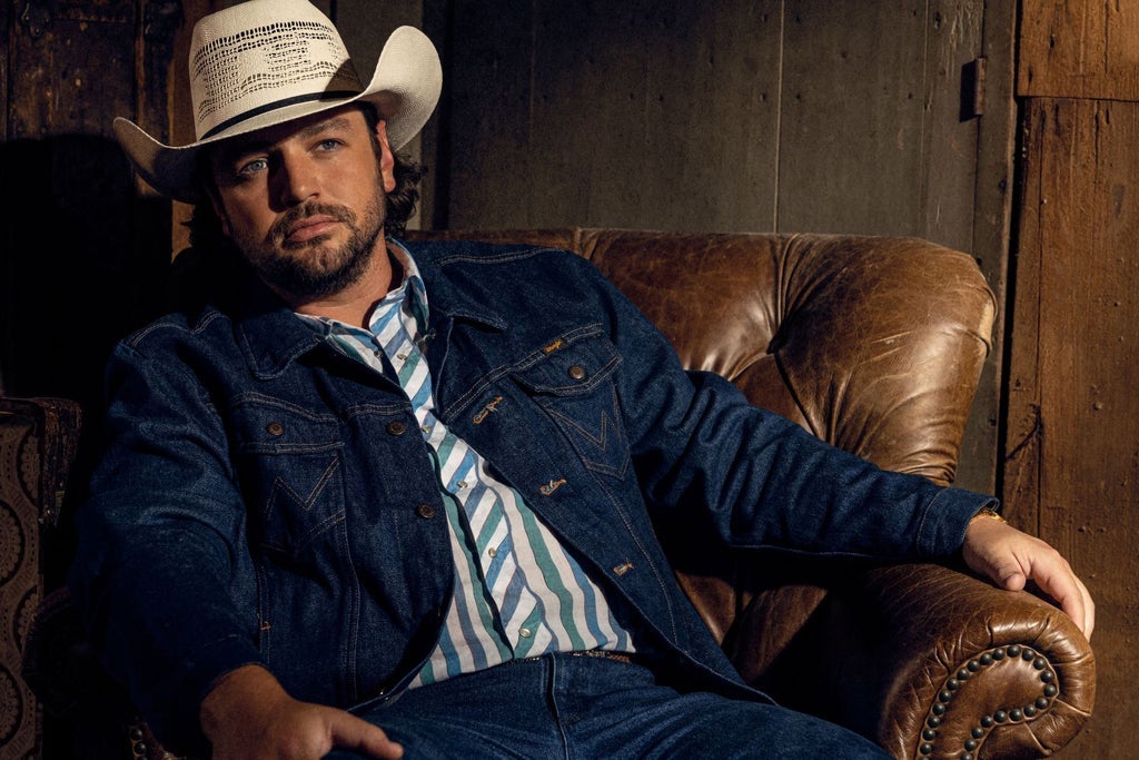 Eli Young Band w/Chayce Beckham