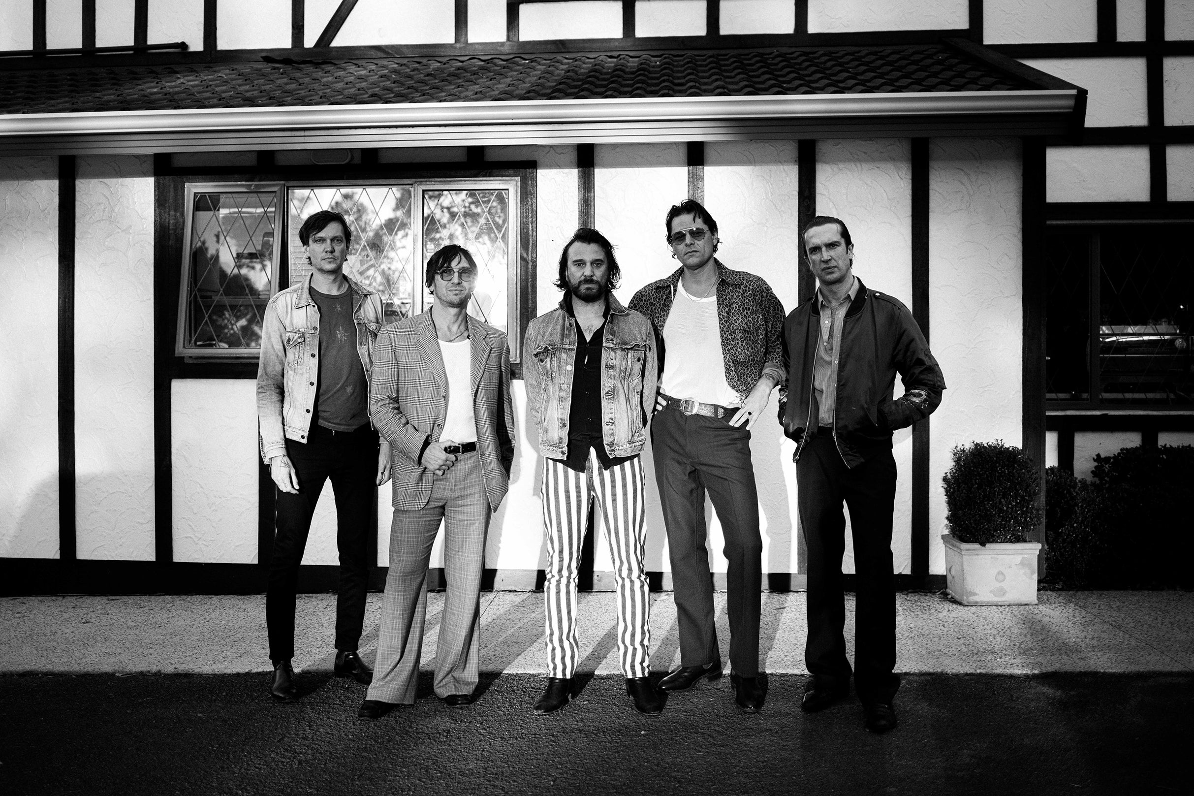 JET - Down The Moonlit Mile Revue