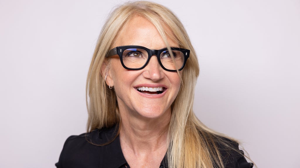 Photo of Mel Robbins