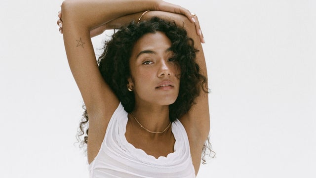 Olivia Dean: The Art Of Loving Live | Vinyl Room Package