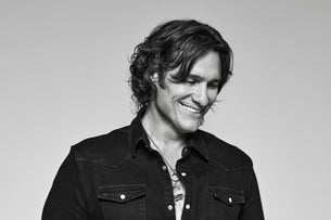 Joe Nichols w/ McKenzie Claire Knapps