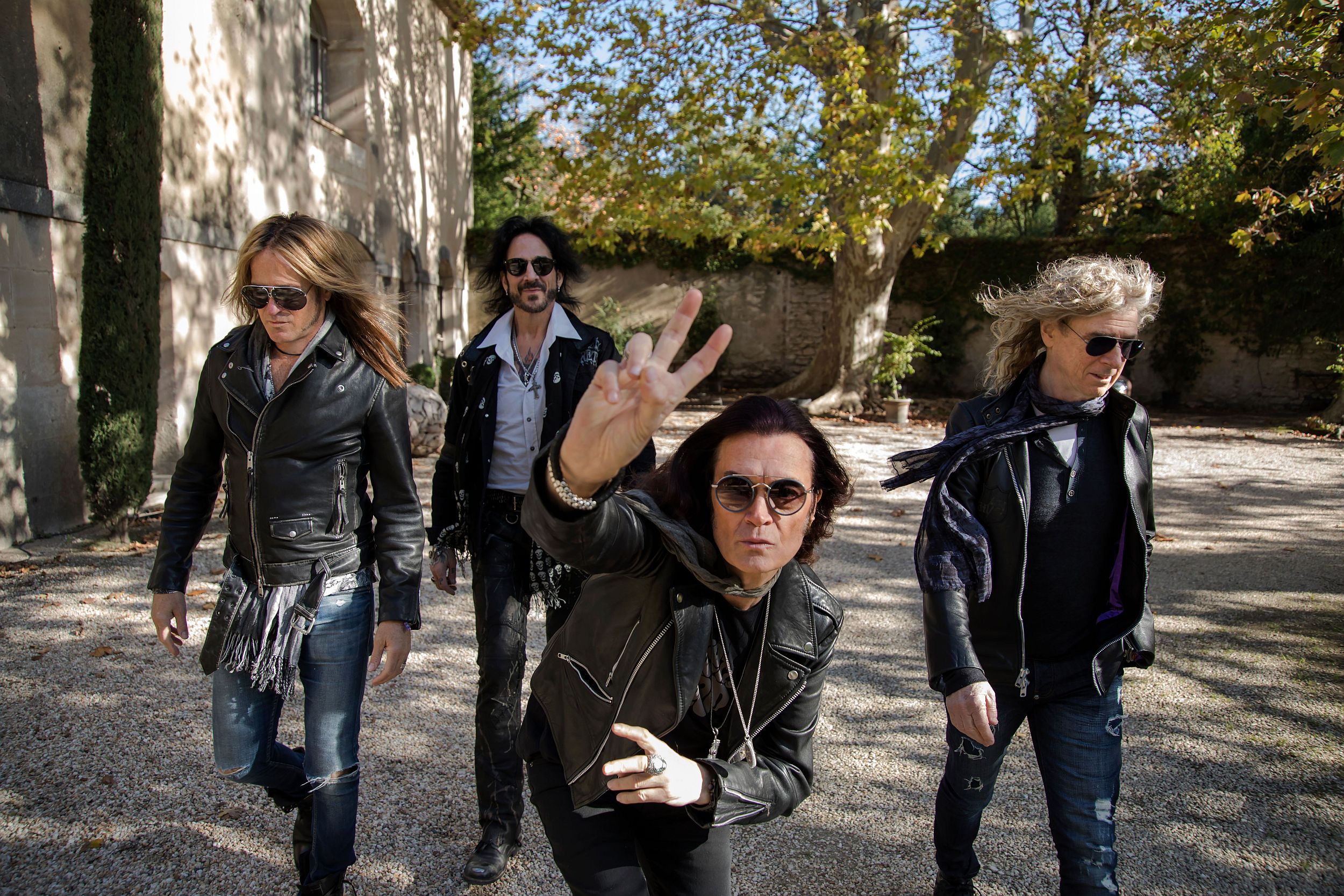 THE DEAD DAISIES, BEASTO BLANCO, MIKE TRAMP 