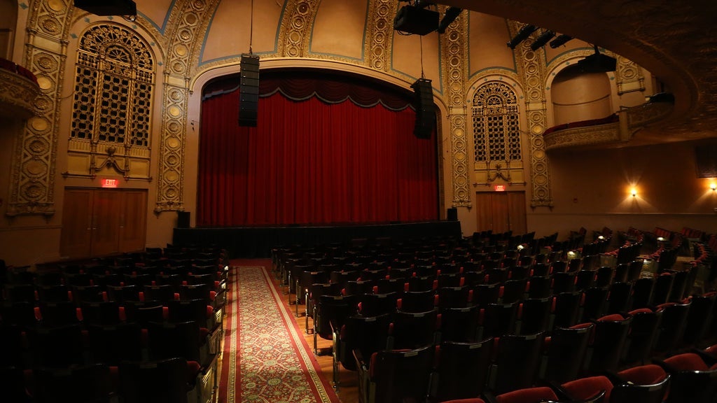Hotels near Tell It Like It Is: Iowa Storytellers Project Events