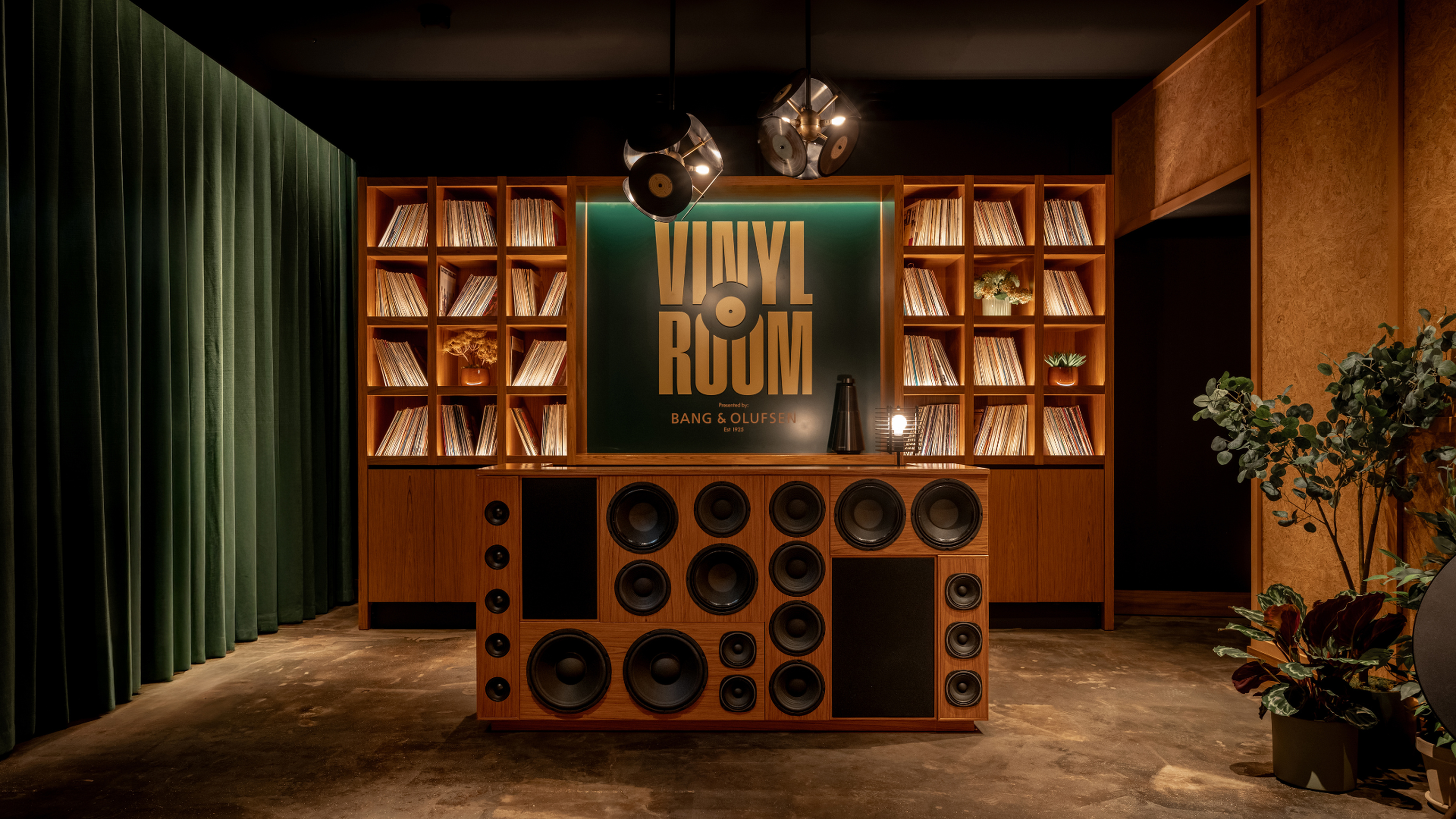 Vinyl Room Access - Interpol & Bloc Party (koncertbillet ikke inkl.)