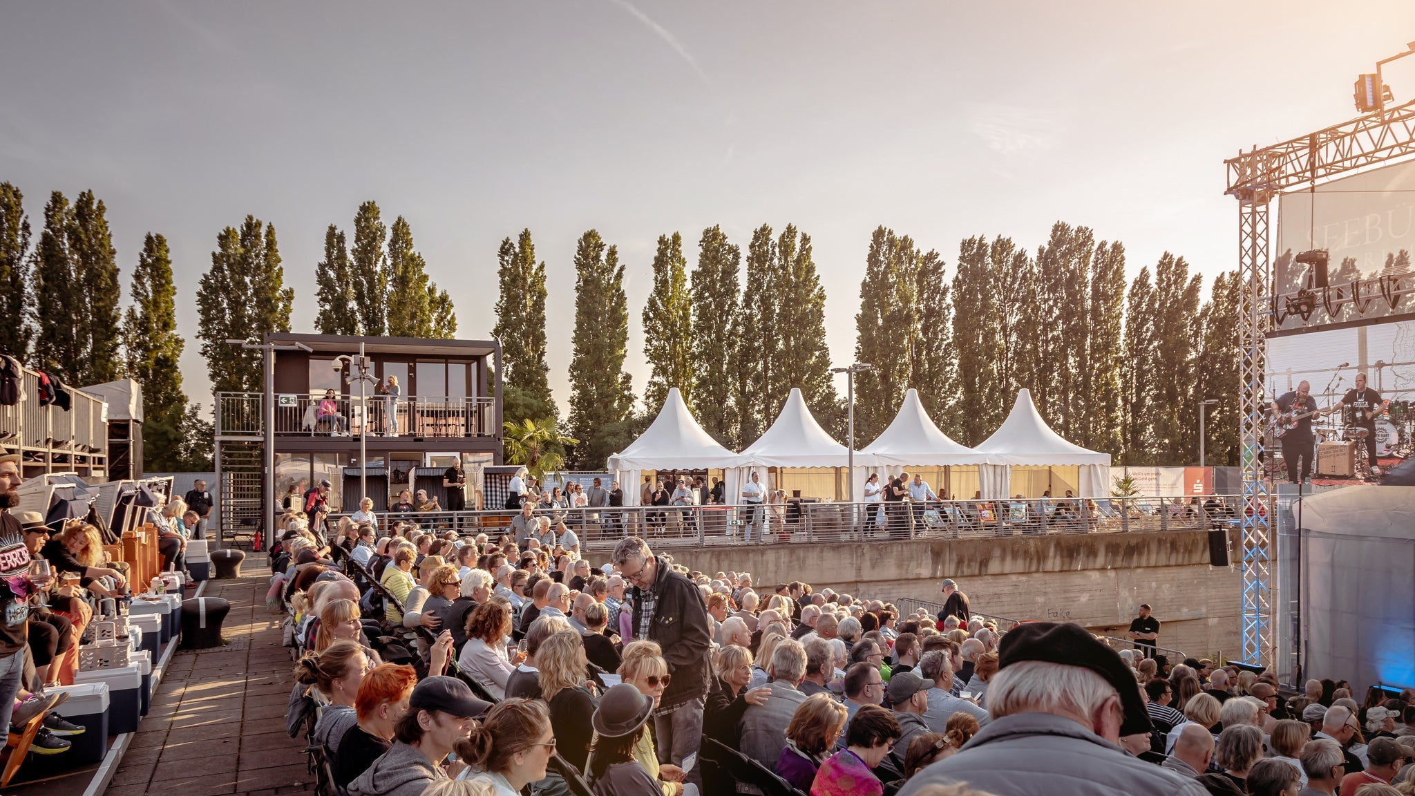 Seebühnen Lounge auf der Landzunge