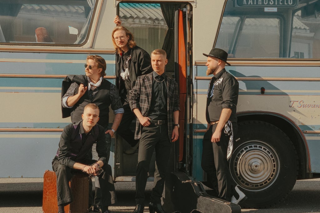 Tarkastamon avajaiskonsertti: Komiat
