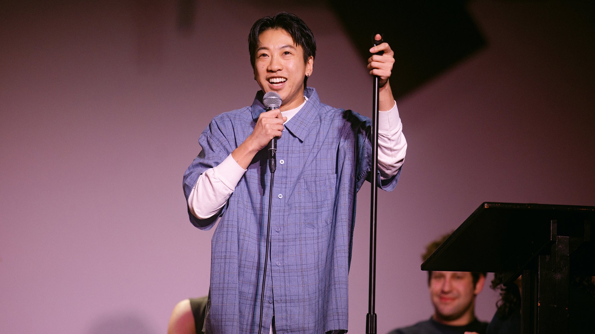 James Tom Goes on a Mini-Tour, Casual Style