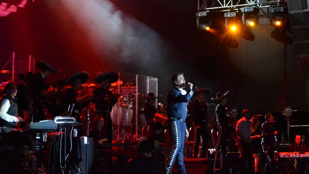 Alejandro Fernandez & Los Tigres del Norte  Rompiendo Fronteras Tour