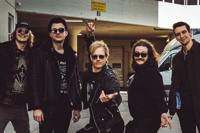 Ticket Reselling INVASION + Runaway Street p&aring; Martins