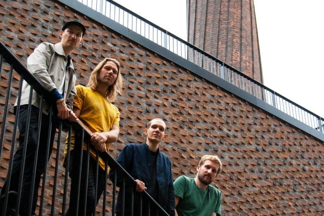 Girls In Airports ft. Halvcirkel