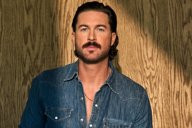 Riley Green w/ Mackenzie Carpenter