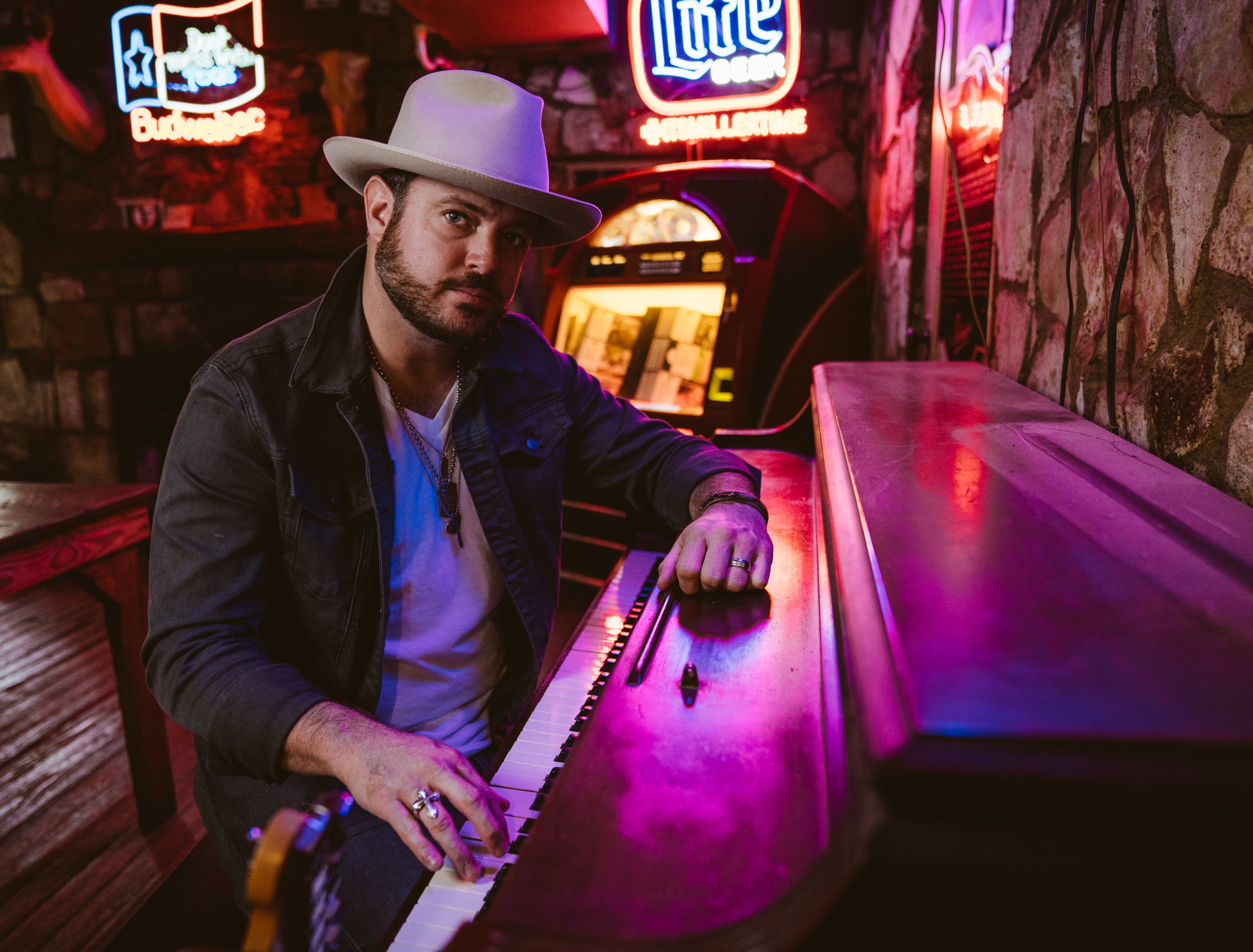 Wade Bowen at Moonshine Beach