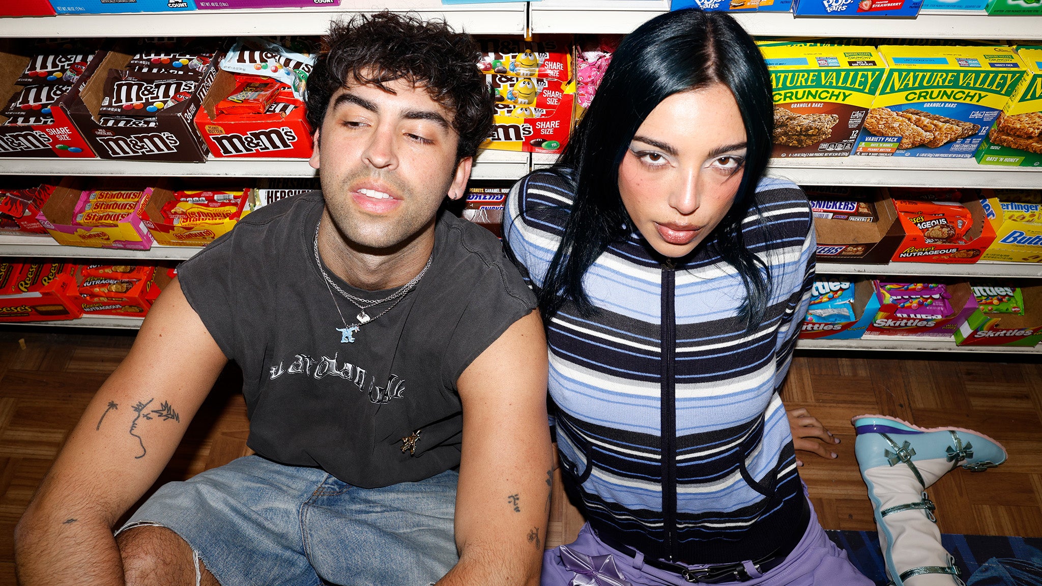 BETWEEN FRIENDS – WOW! TOUR | VIP Packages