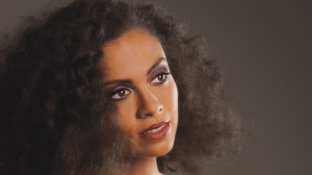 Amel Larrieux