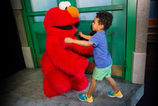 ELMO AND FRIENDS - PHOTO EXPERIENCE! presales in Spartanburg