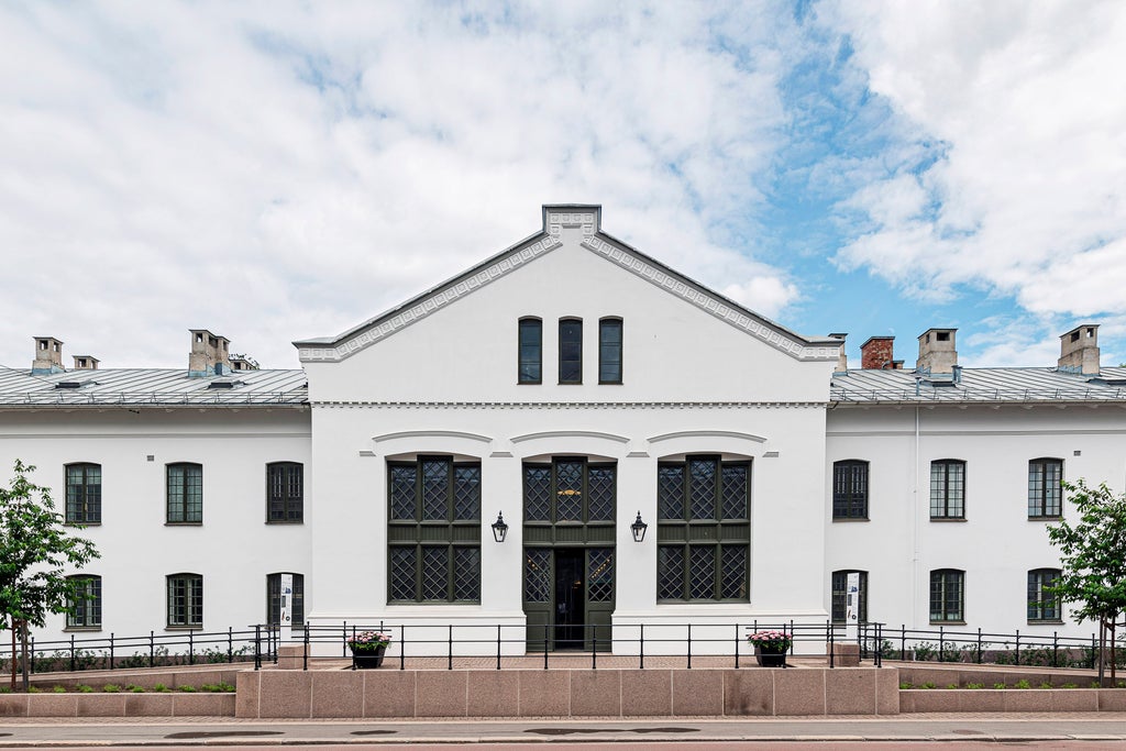 Dronning Sonja KunstStall show poster