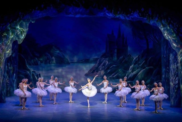 The International Ballet Company Berlin opfører Svanesøen