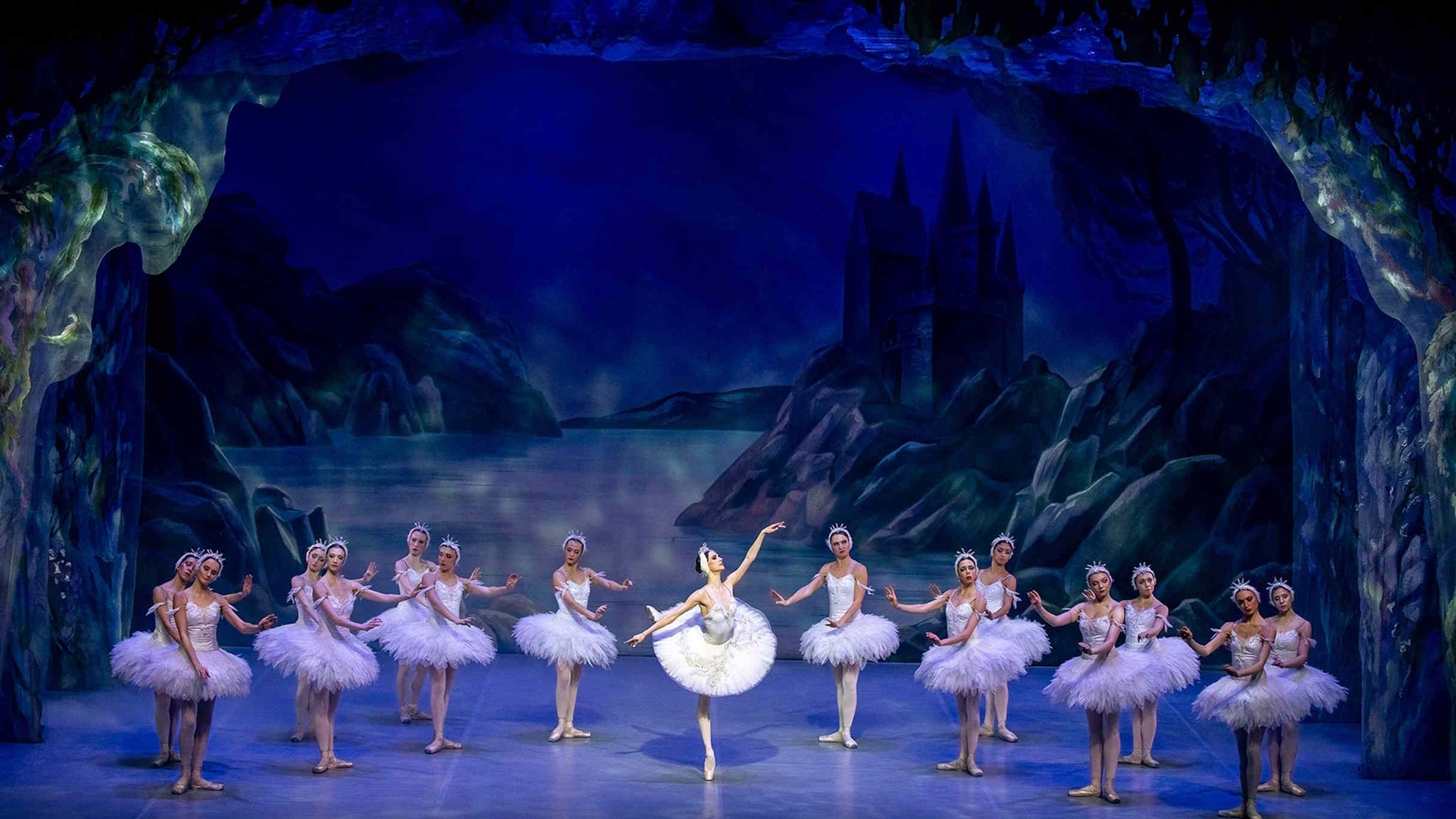 The International Ballet Company Berlin opfører Svanesøen