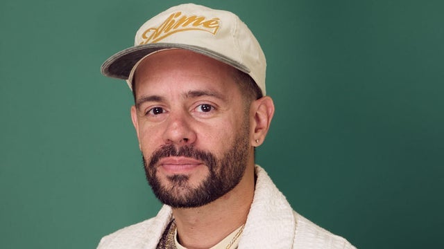 Chris Andrade: M.U.T.A.R (en Español)