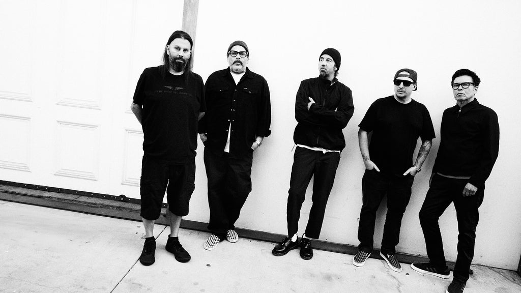 Hotels near Dia de los DEFTONES Events