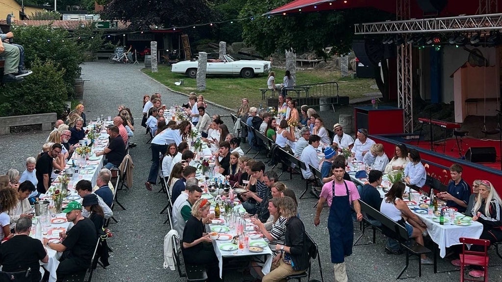 LANGBORDSMIDDAG PÅ GÆSTEN