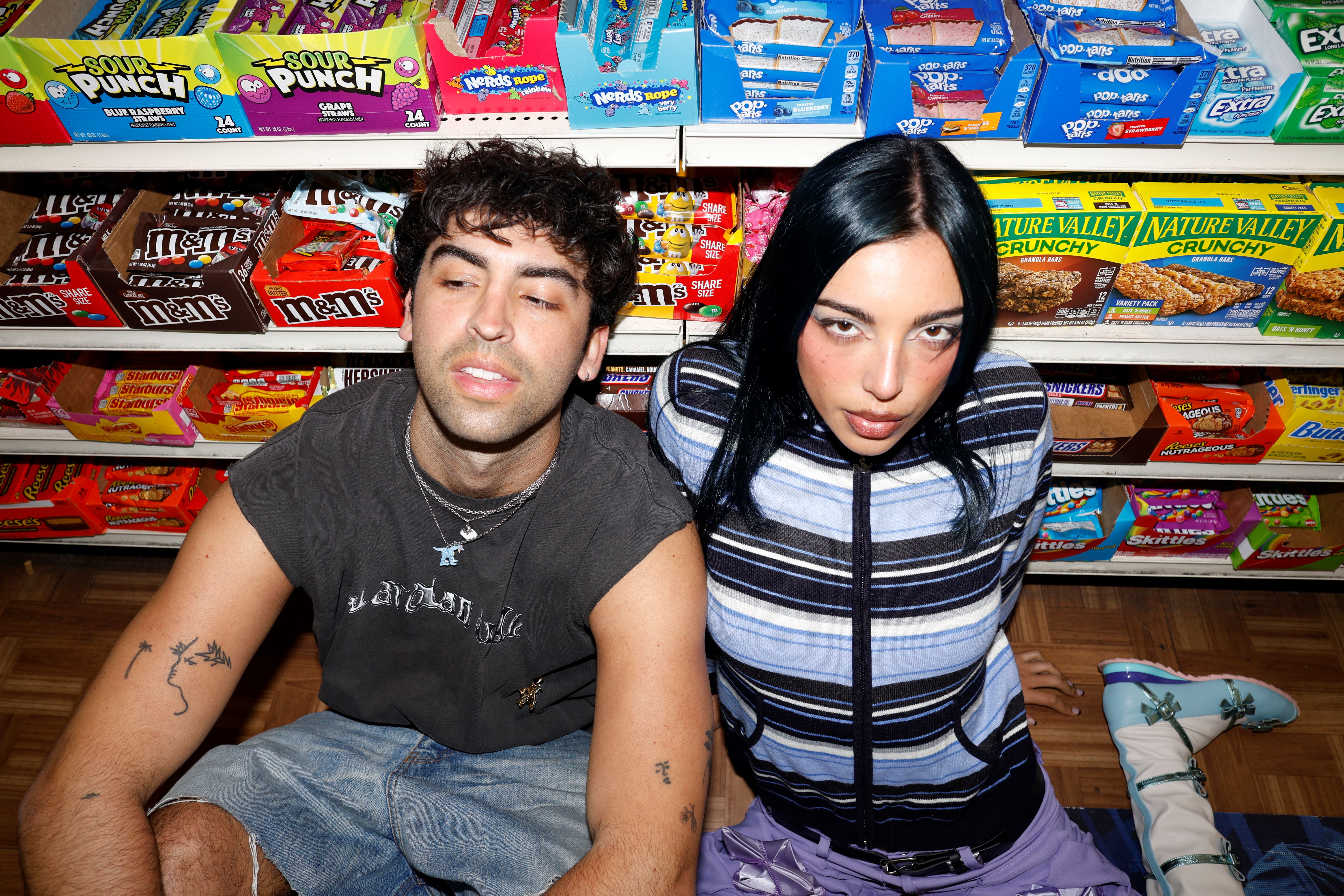 BETWEEN FRIENDS - WOW! TOUR 