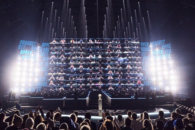 Aventura Concert Crowd Excitement 2025