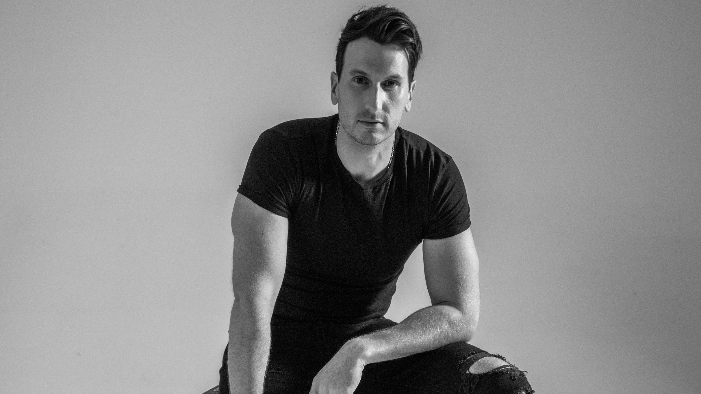 Russell Dickerson at The Andrew J Brady Music Center