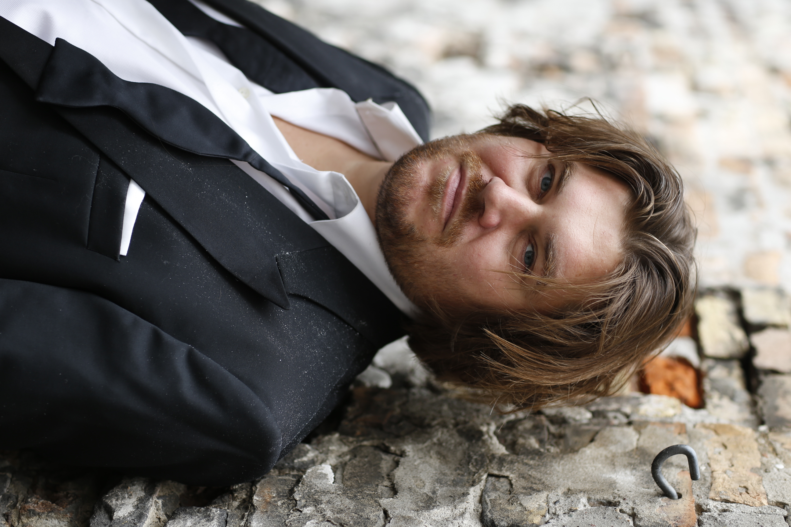 RASMUS BJERG inkl. 4-retters middag med vin, vand og øl