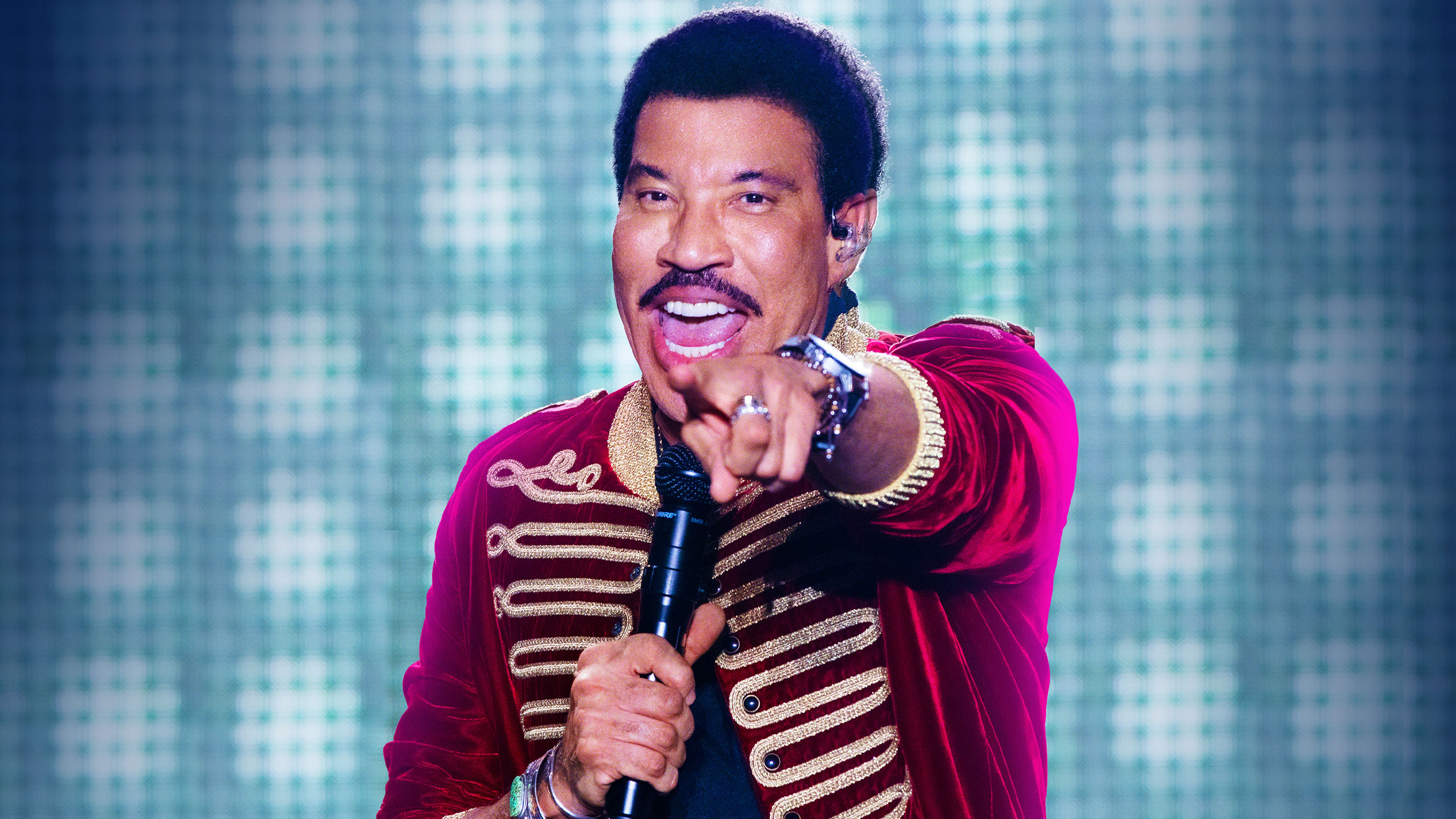 Lionel Richie And Earth Wind Fire Sing A Song All Night Long Venue 
