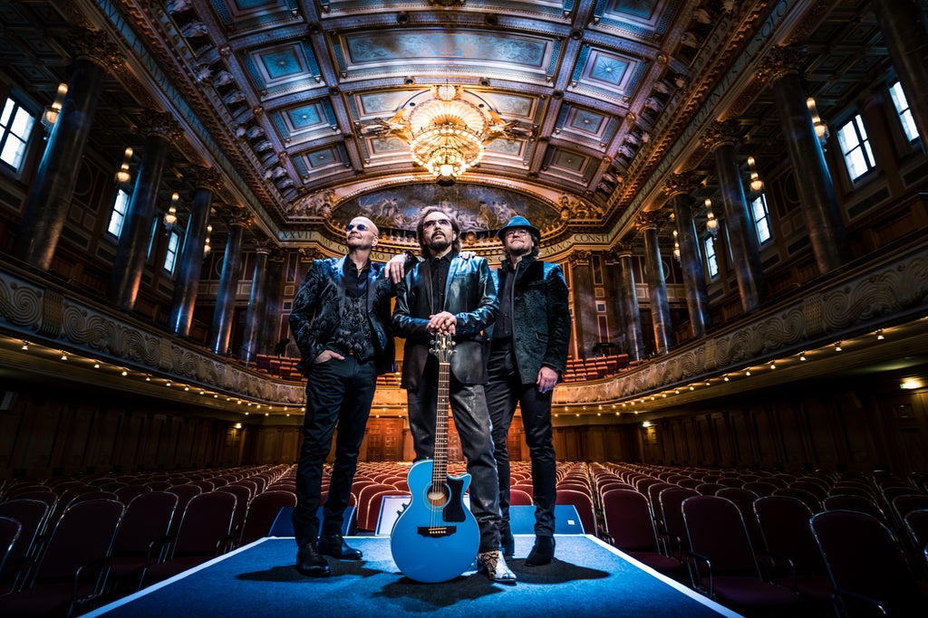 NIGHTS ON BROADWAY: Night Fever – a tribute to the BEE GEES in Turkey