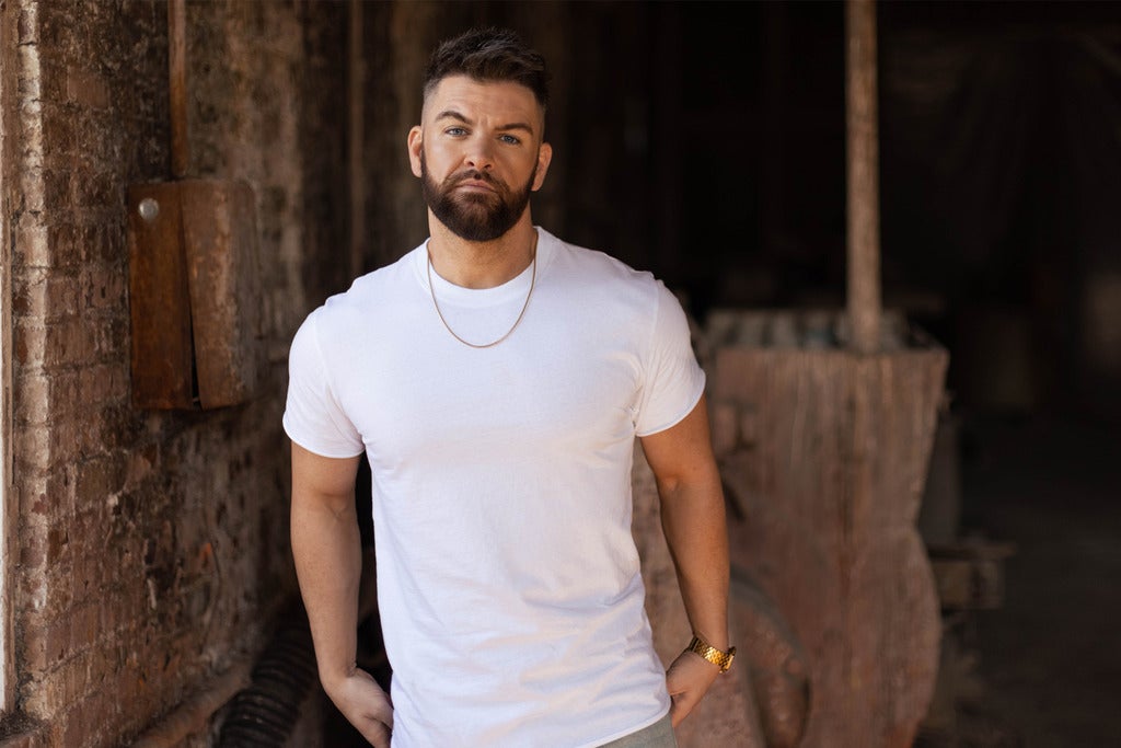 dylan scott tour bus