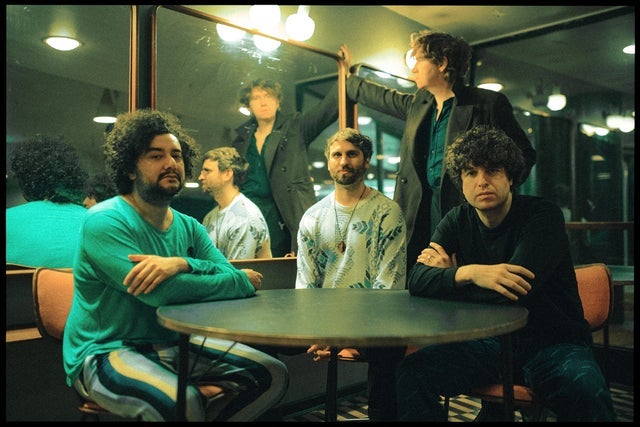 Vinilo Record Store Presents the Kooks // Never Know
